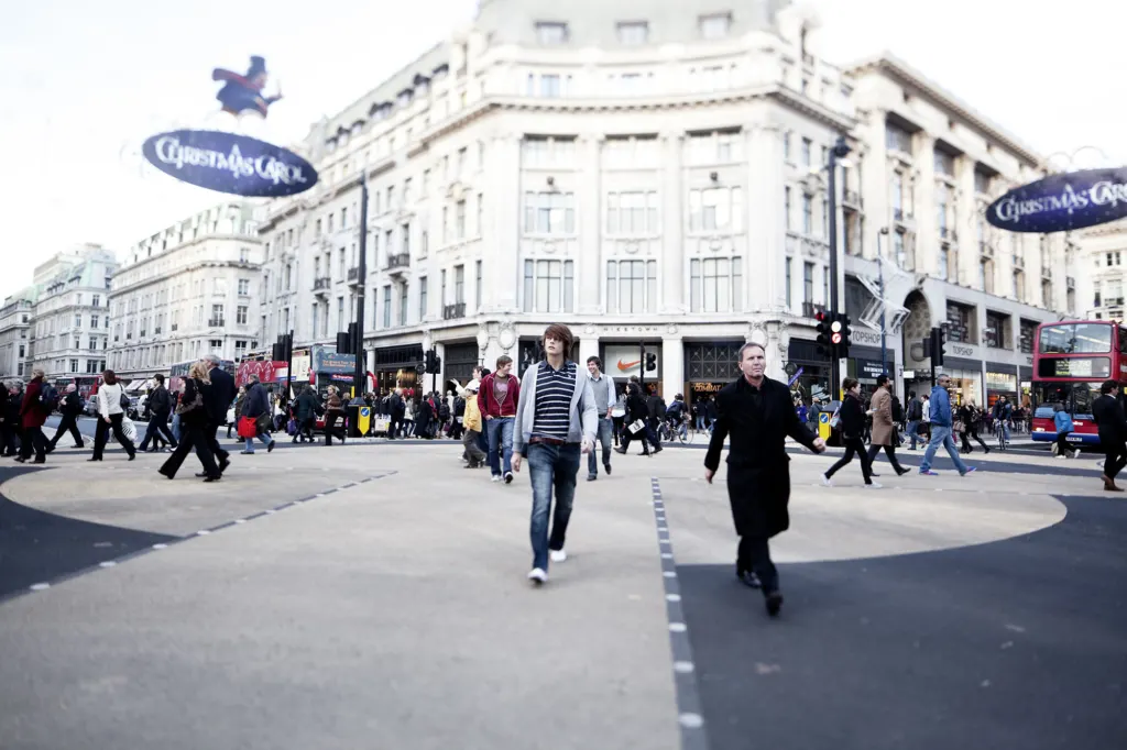 Oxford Circus — architecture and documentary photograph in London, UK, frame 9 of 22.